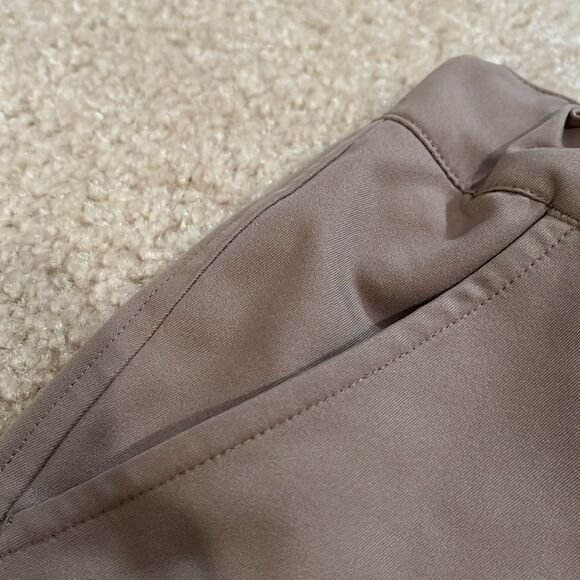 BOYS SIZE YOUTH MEDIUM UNDER ARMOUR DRESS SHORTS - Picture 5 of 9